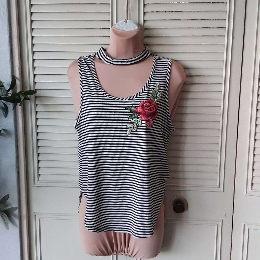 kanji sleeveless applique top
